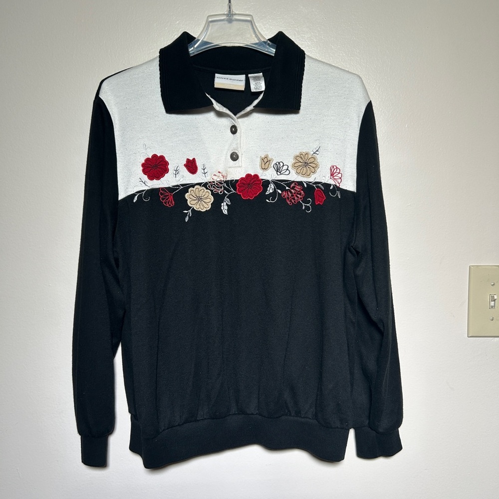 Alfred Dunner Black and White Vintage Embroidered Patch Flowers Top